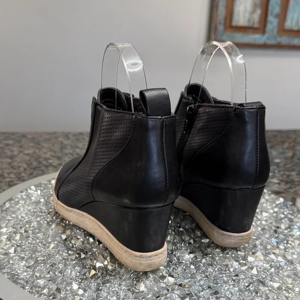 a new day Black Perforated Wedges 7.5